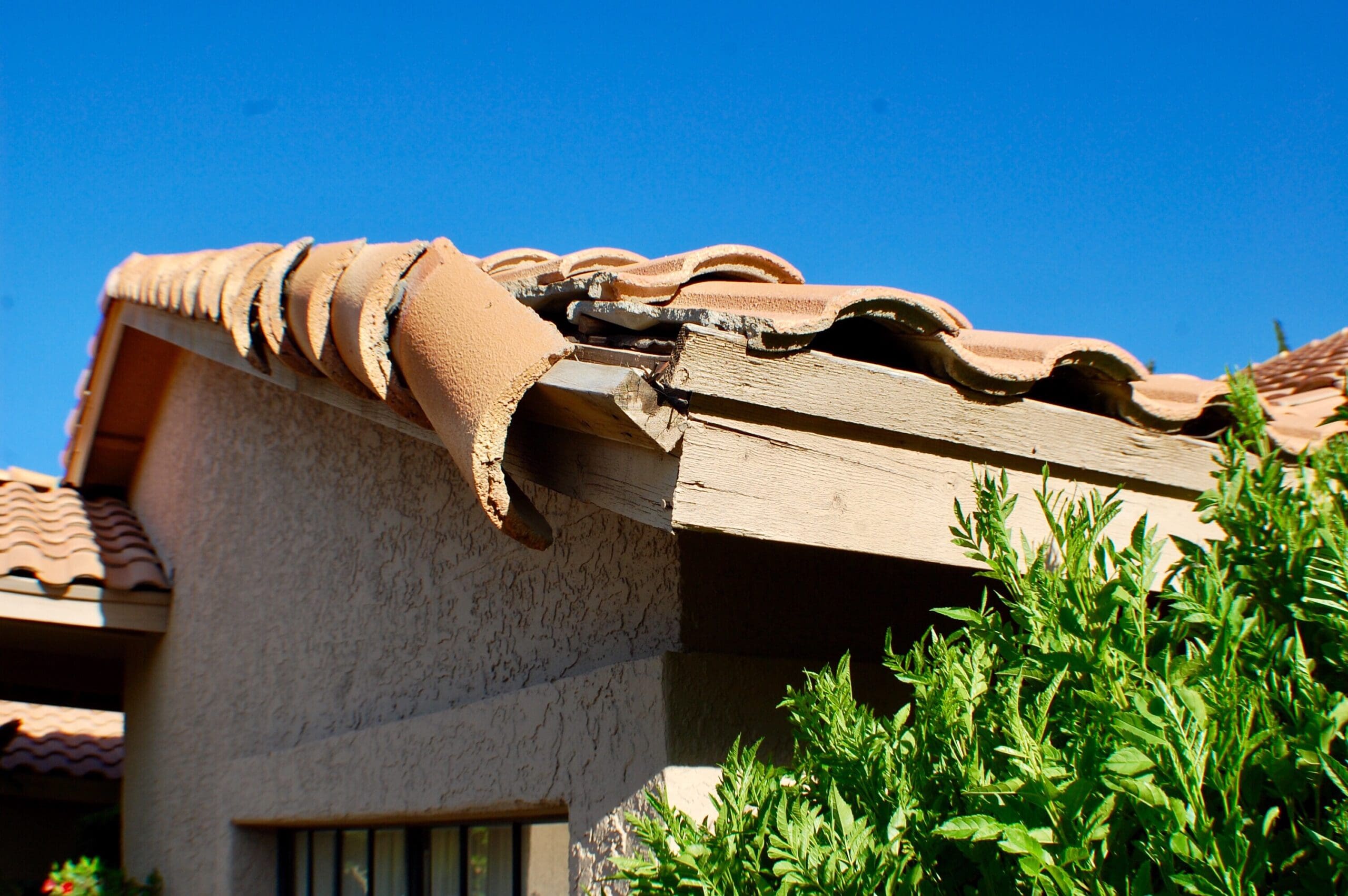 Emergency Roof Repair: Dealing with the Unexpected